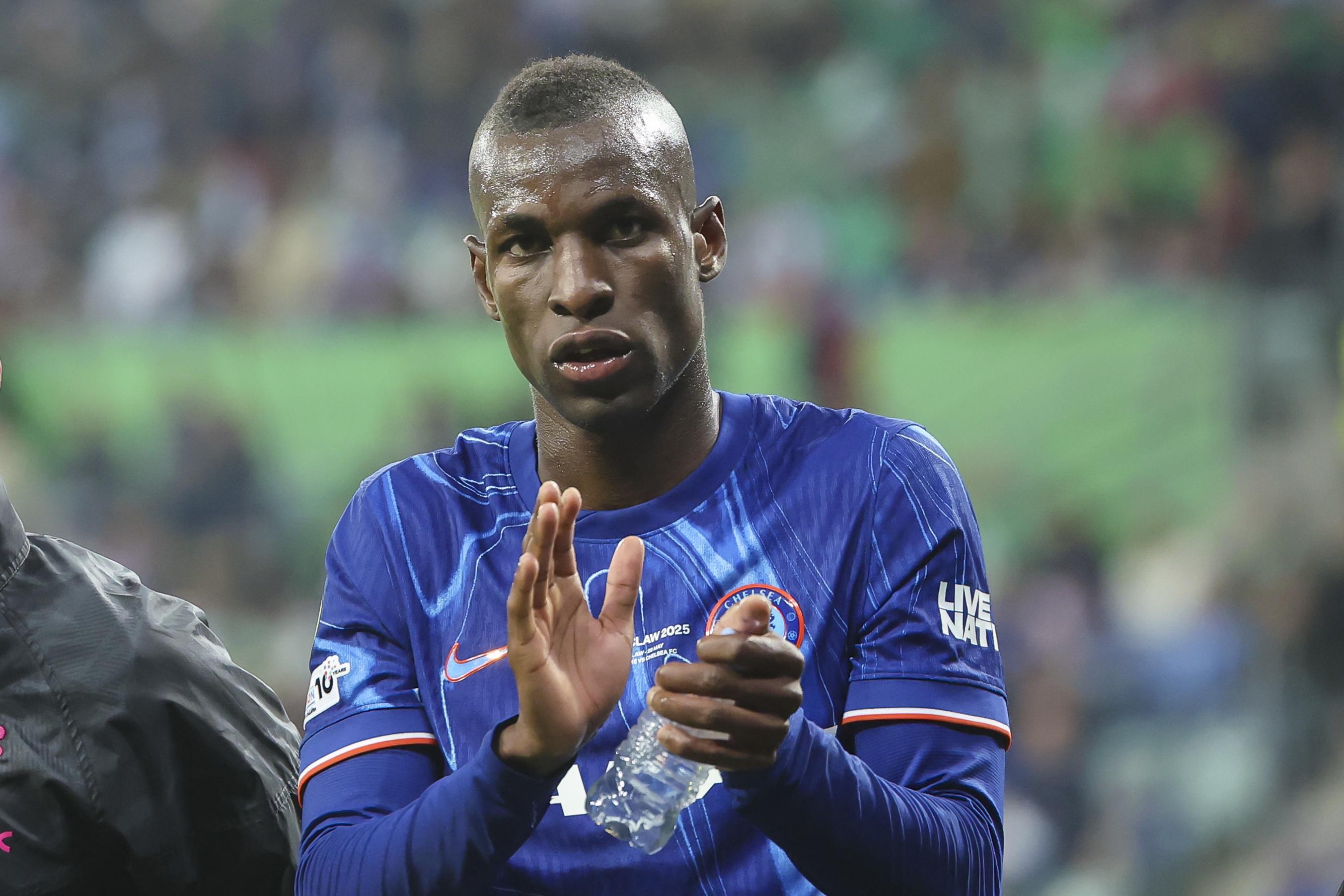 记者：切尔西撤销了杰克逊的体检许可，要求其返回球队